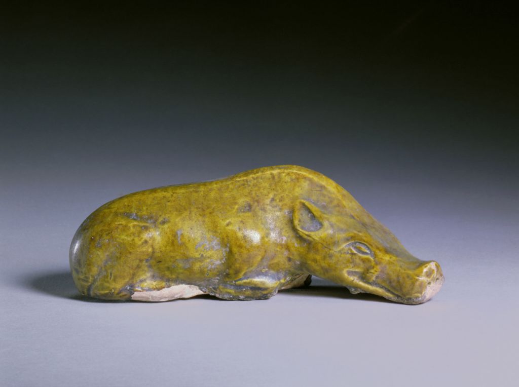 图片[1]-Deep yellow glaze recumbent pig-China Archive